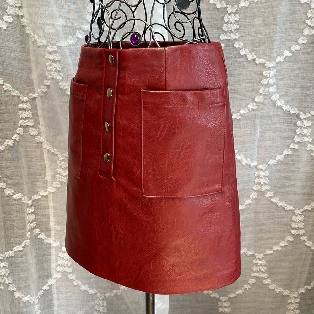 Forever21 mini red faux leather skirt size S - Picture 8 of 8